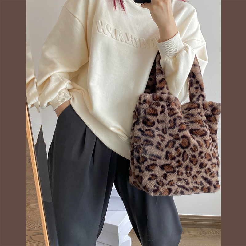Female Leopard Shoulder Bag Chain Large Plush Handbag Messenger Bag Soft Warm Fur Bag Winter New Arrival