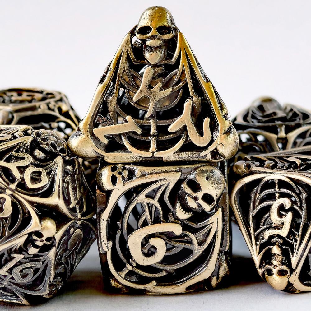 Dungeon and Dragon Metal dice with 3D Skull Feature