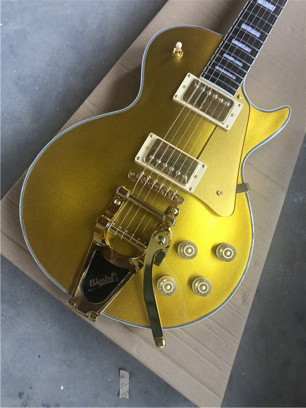 High quality electric guitars, guitars, gold pieces, golden jazz, custom electric guitars, guitars and suitcases.