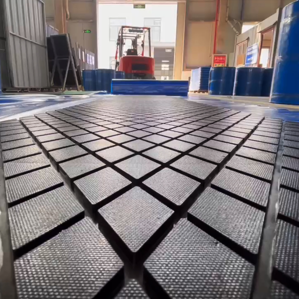 Non slip rhombic rubber sheet