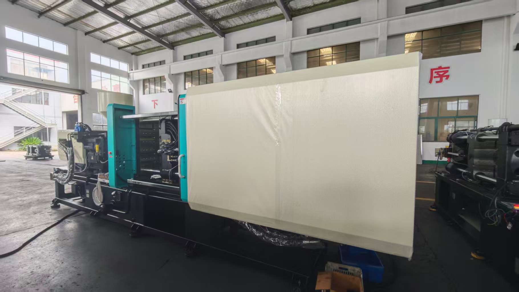 328Ton Injection Molding Machine