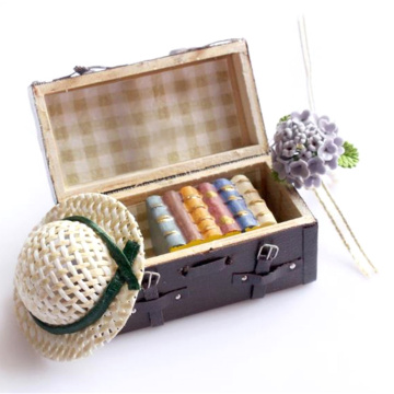 1/12 Dollhouse Miniature Carrying Vintage Leather Wood Suitcase Luggage Classic Toys Pretend Play Furniture Toys