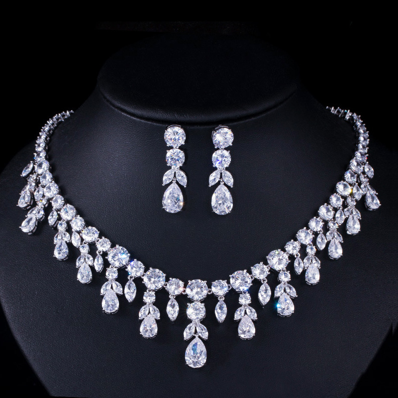 Bague Ringen Luxury Silver 925 Jewelry Sets for Women Charms Necklace Earrings Trendy Water Drop Shaped Zircon Emerald Sapphire