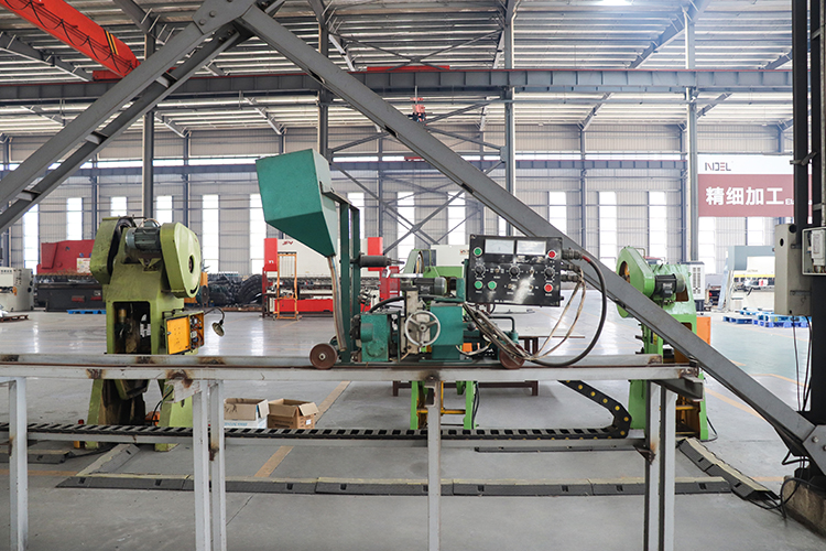 Semi-automatic welding machine