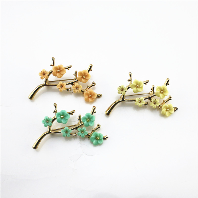 2019 New style autumn and winter beautiful fresh plum delicate fashion brooch female