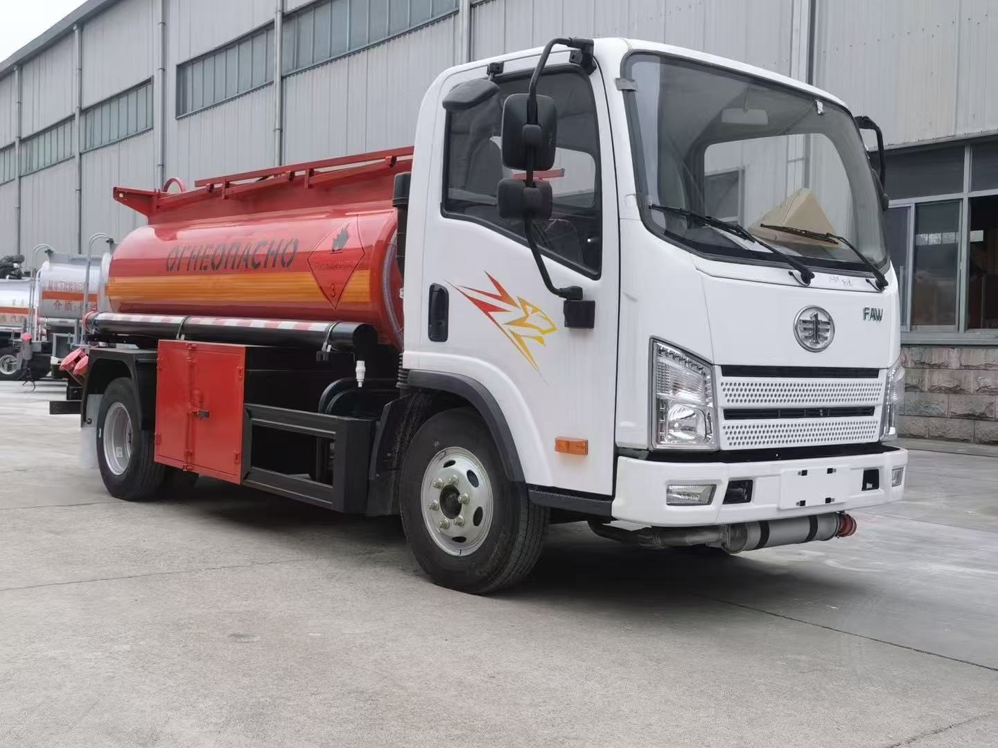 FAW Fuel Truck (3)