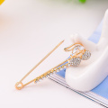 High-grade Pearl Crystal Brooch Pin Scarf Sweater Cardigan Anti Slip Pin Valentine Gift Clothing Accessories