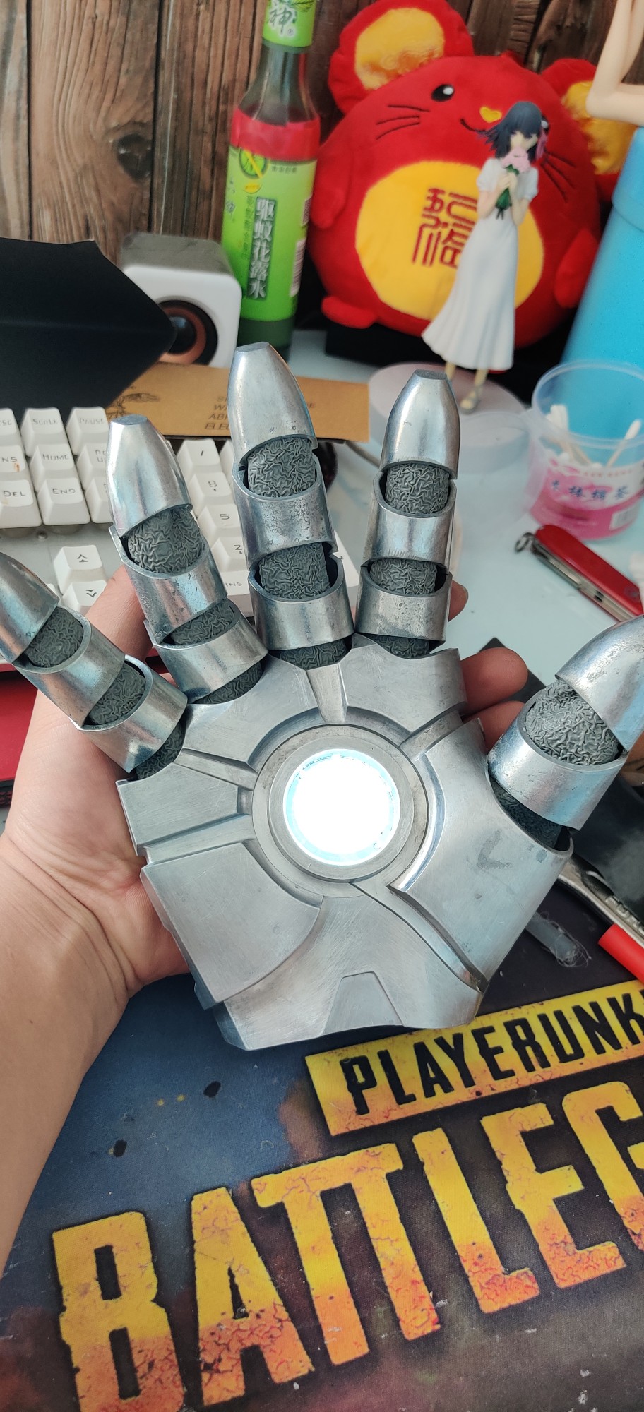 [Funny] Very cool 1:1 Scale full metal Wearable Hand Iron Man gloves LED light Armor Hand super hero Cosplay Costume party gift