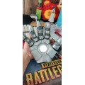 [Funny] Very cool 1:1 Scale full metal Wearable Hand Iron Man gloves LED light Armor Hand super hero Cosplay Costume party gift