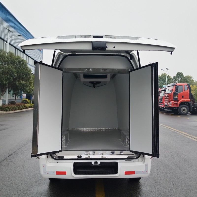 insulated logistics vehicle