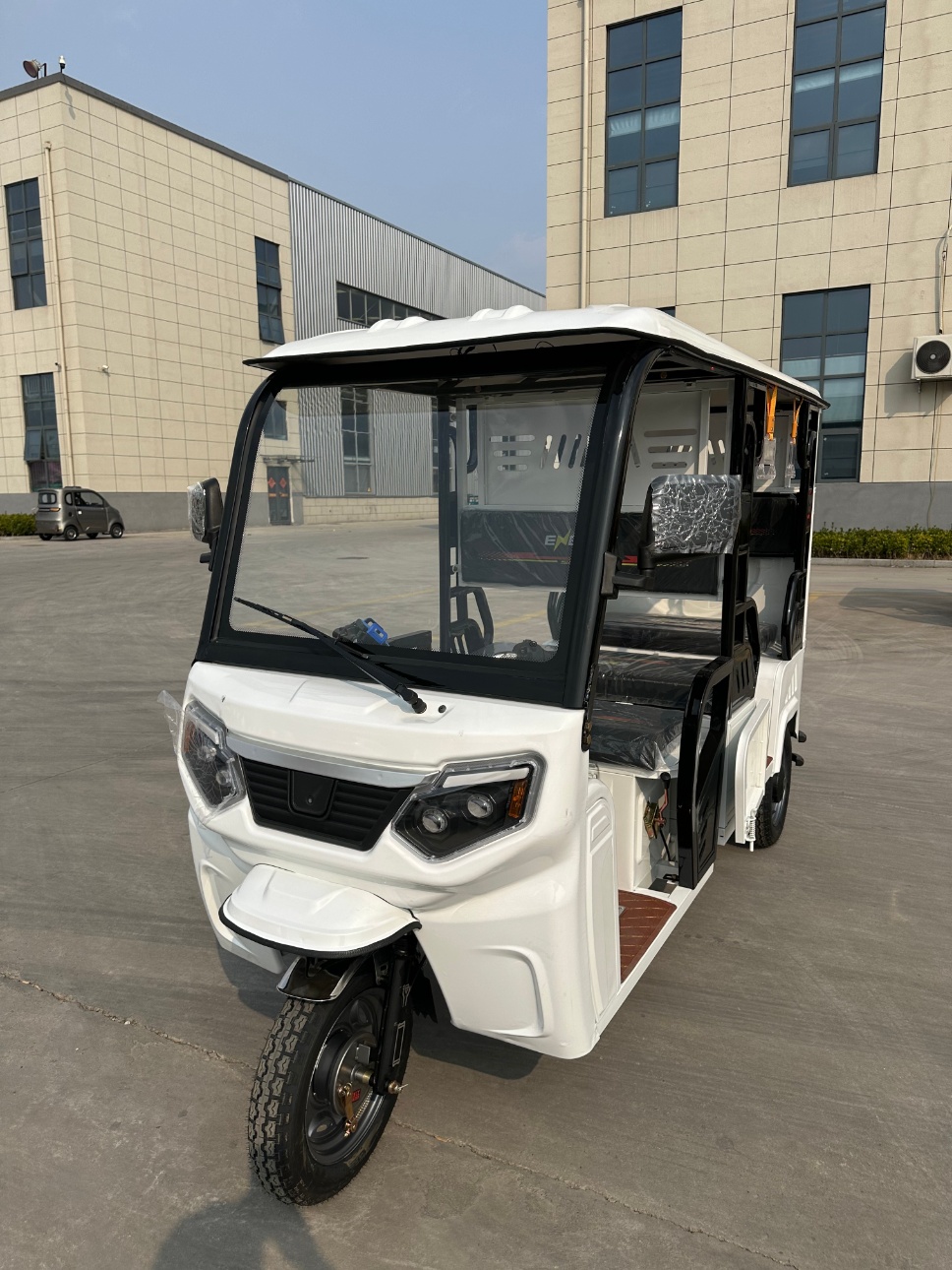 Shed model four-passenger tricycle