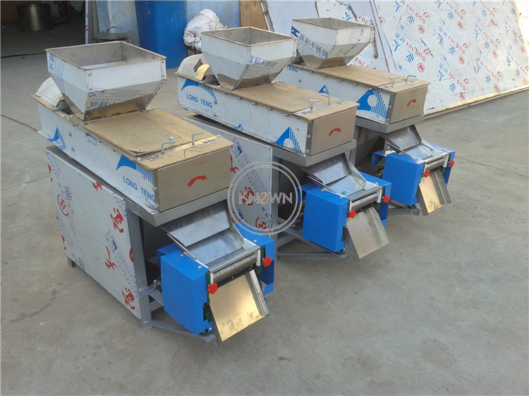 200-300kg/h Dry Soybean Skin Removing automatic Chickpea Almond dry Peeler Peanut Peeling Machine