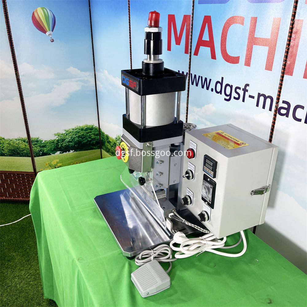 Pneumatic Die Cutting And Emobossing Creasing Machine 3 Jpg