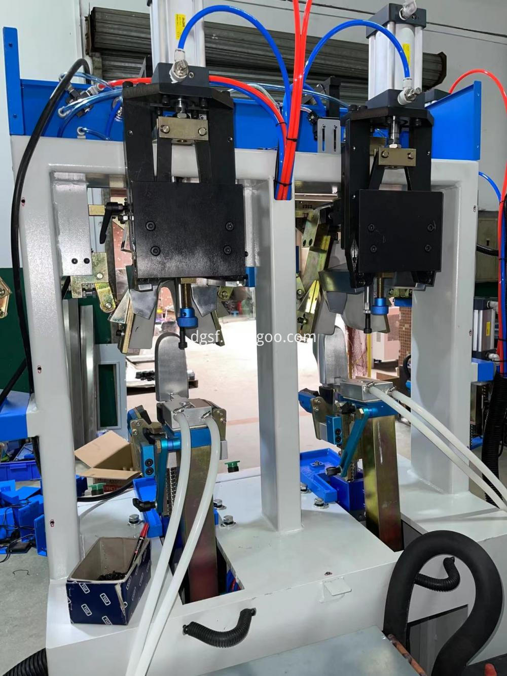 Double cold and double hot sweeping inside counter moulding machine