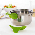 Silicone Slip On Pour Spout Clip Pans Bowls Cooking Pouring Batter Sauces Dressings Clip Kitchen Tools