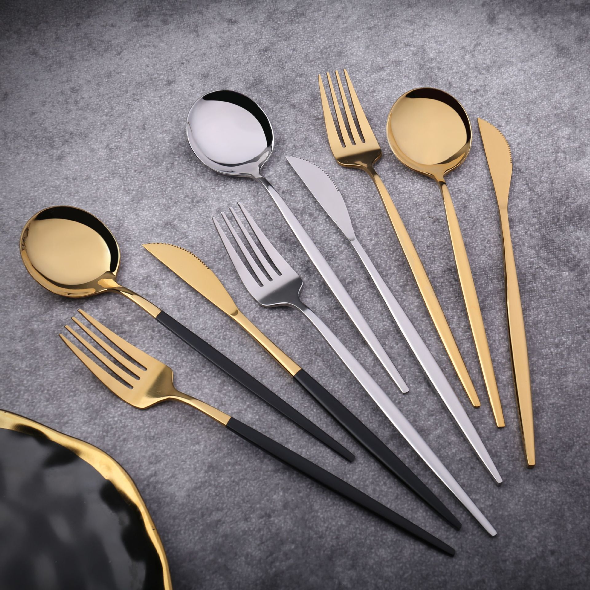 24pcs White Gold Cutlery Sets Luxury Dinnerware Tableware 18/10 Silverware Stainless Steel Table Dinner Knife Dessert Fork Spoon