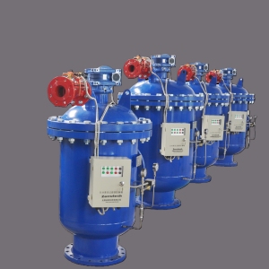 Brush type self-cleaning filter