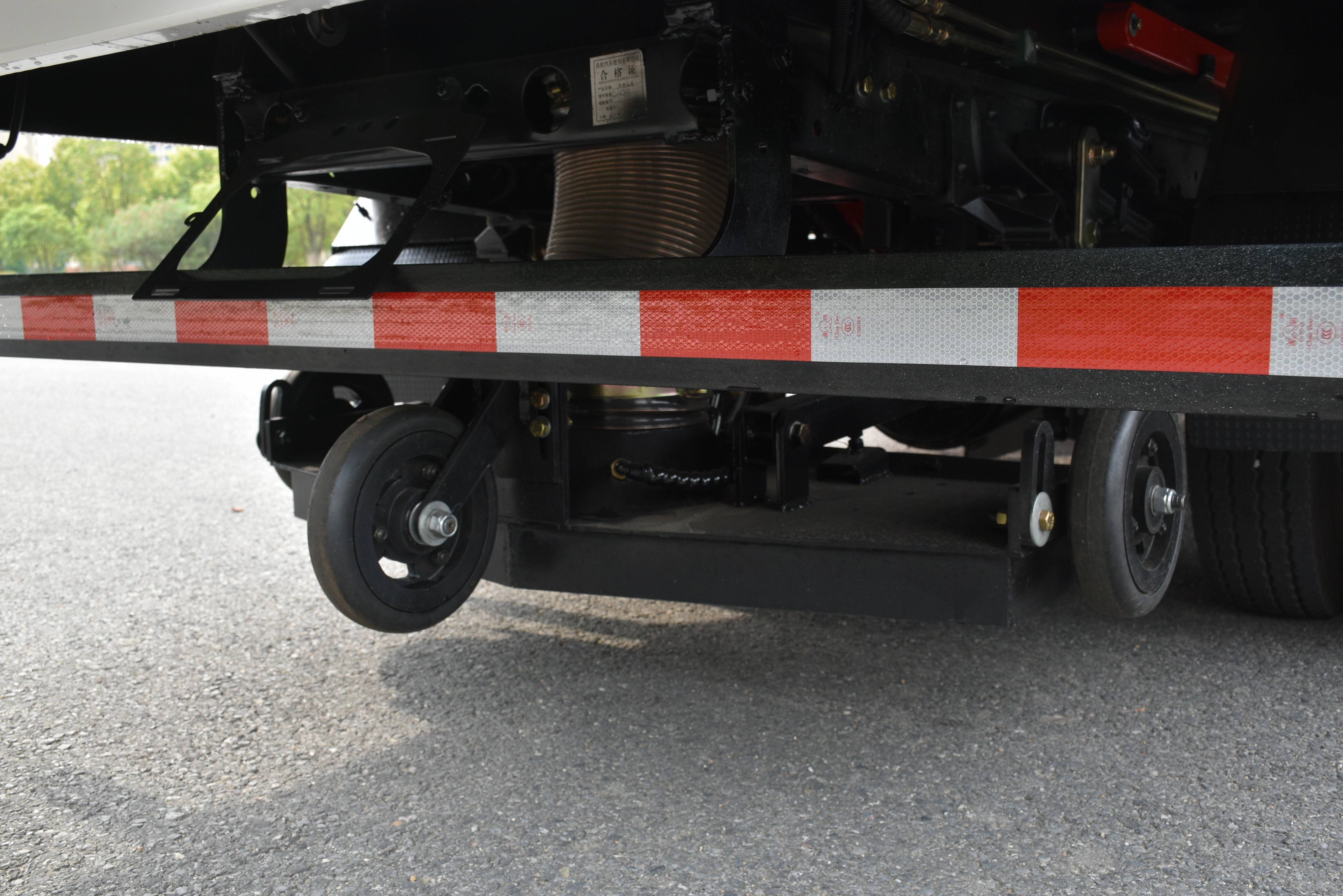 isuzu sweeper truck  (5)