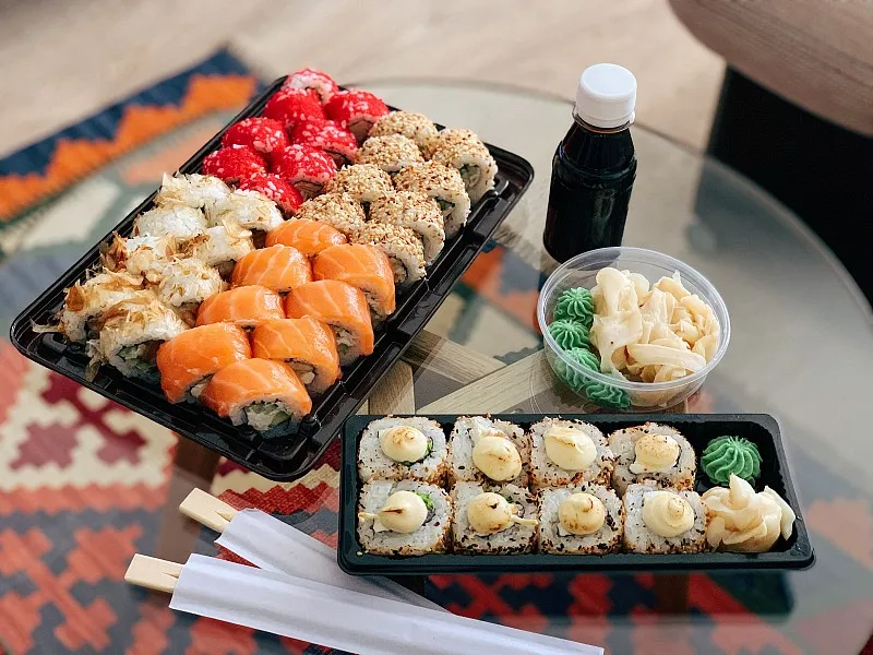 sushi boxes have a modest capacity and are easy to carry