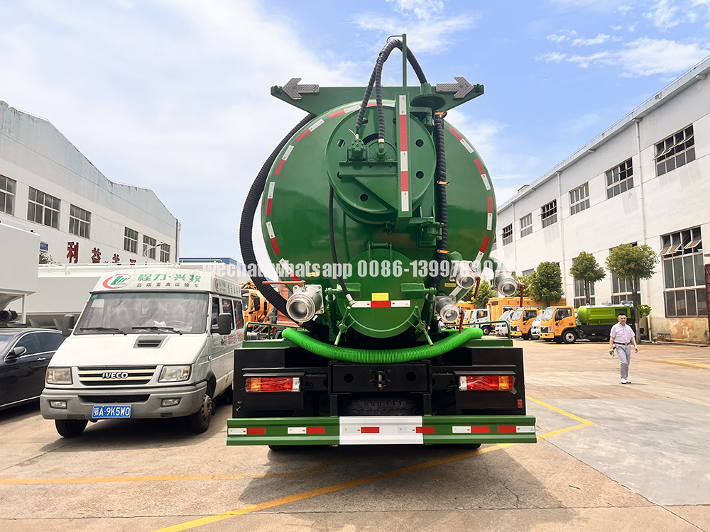 septic tank trucks  3