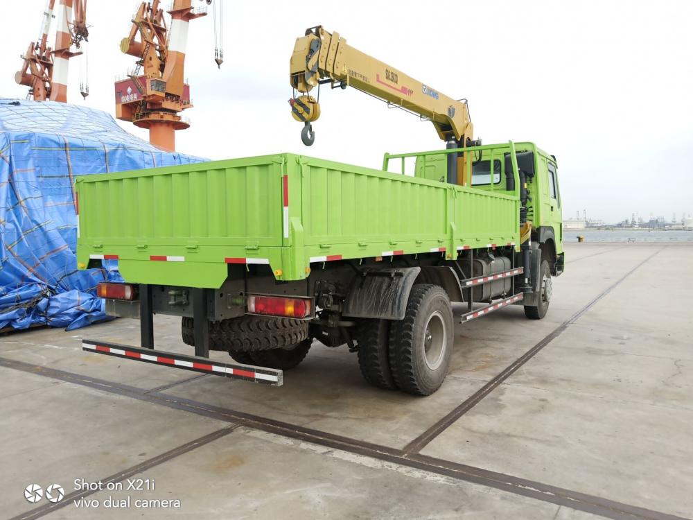 8-ton truck mounted crane Straight arm telescopic crane