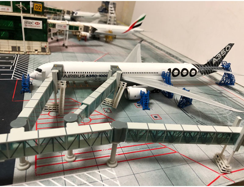 1:200 Airport Passenger Boarding Bridge Single/Dual Channel for Airbus A380 B747 model Wide Narrow body aircraft plane toy