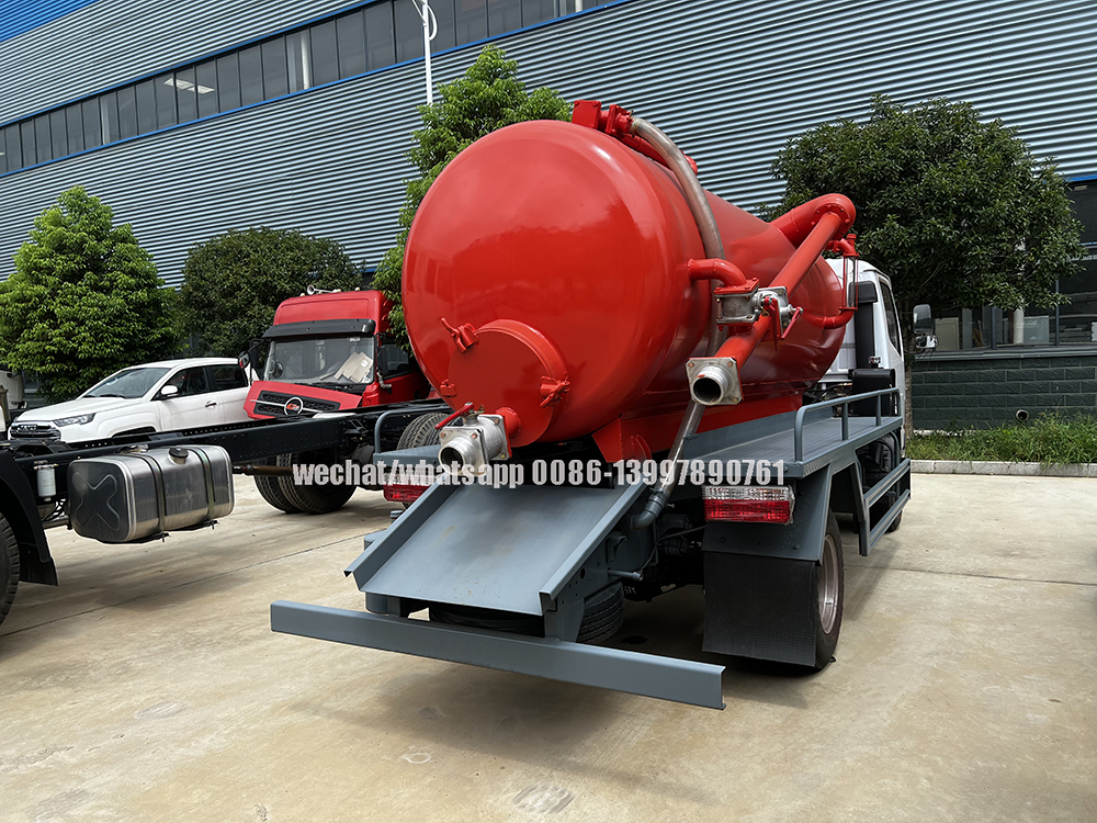 sewer vacuum truck