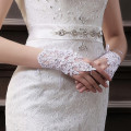Elegant Beaded Lace Satin Short Bridal Gloves 2020 Flower Fingerless Wedding Gloves White Ivory Wedding Accessories Veu De Noiva