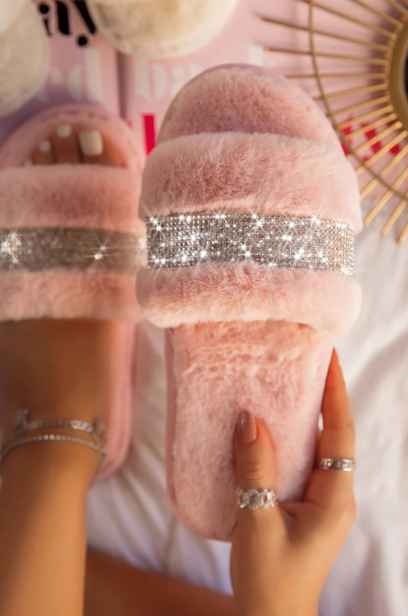 Winter Luxury Rhinestone Women Warm Fur Slippers Cozy Fluffy Furry Slides Crystal Flat Indoor Slides Design Home Shoes Ladies 43