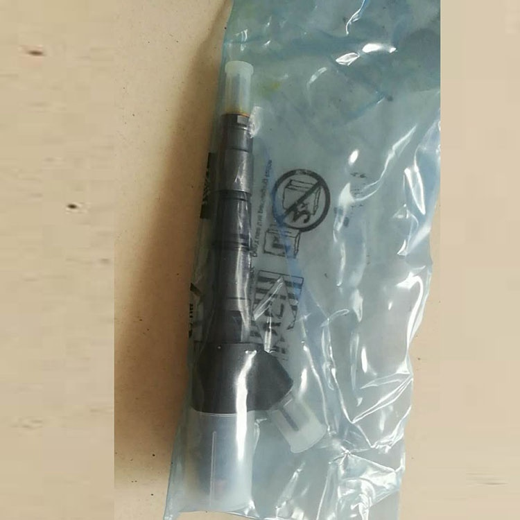 EC240 Excavator D6D Engine Parts 20798114 Fuel Injector