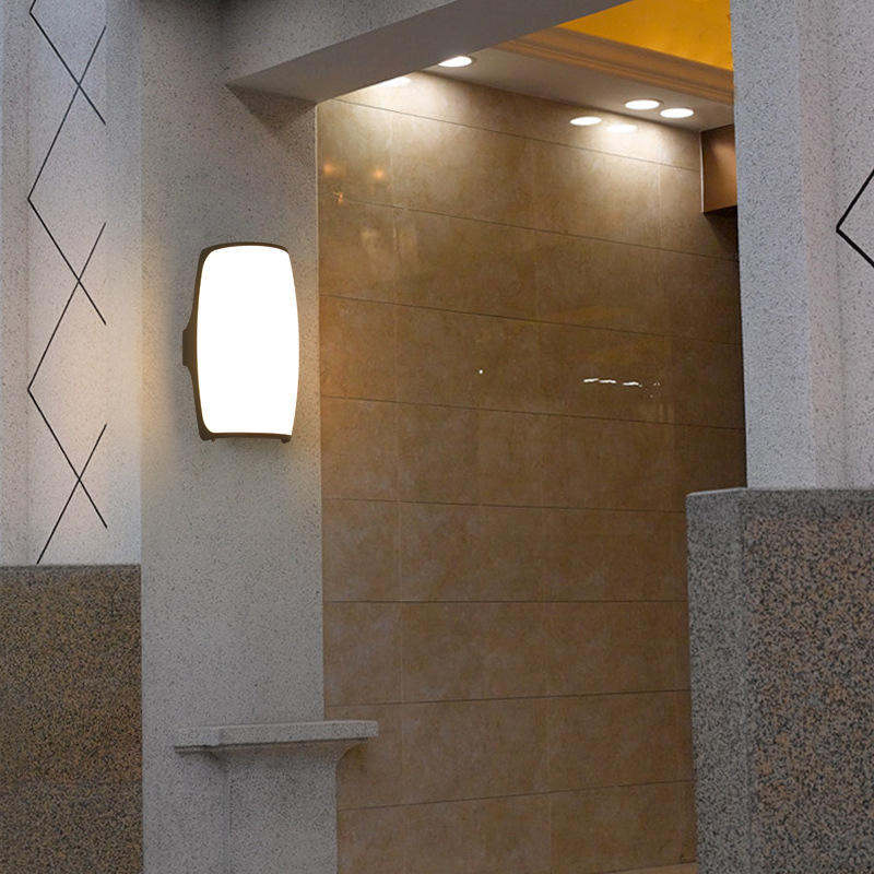 Weather-resistant outdoor garden wall lamp