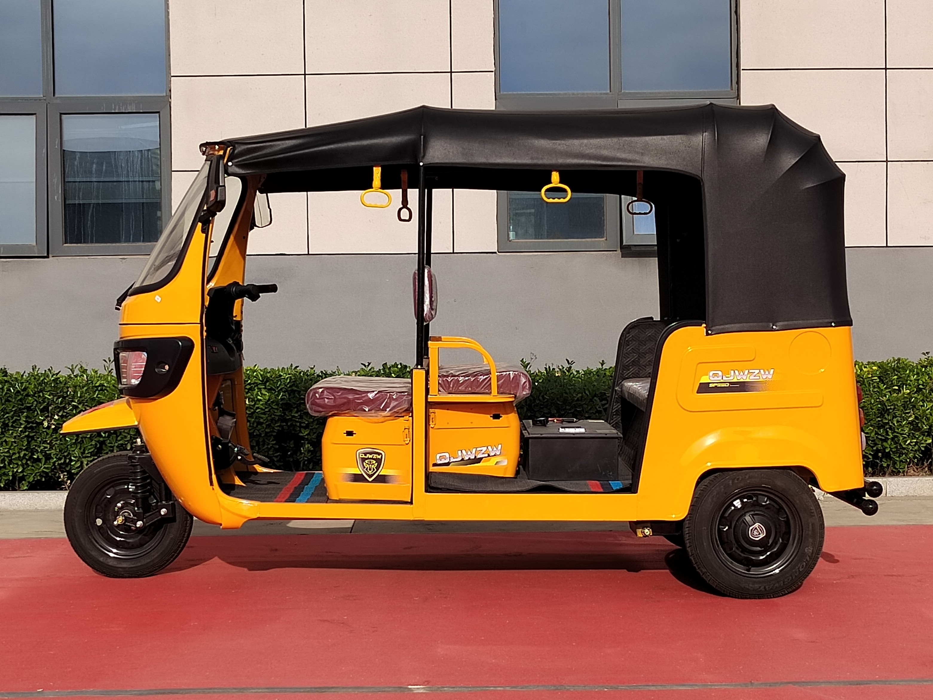 A 1.25-meter double-row Dudu passenger electric vehicle