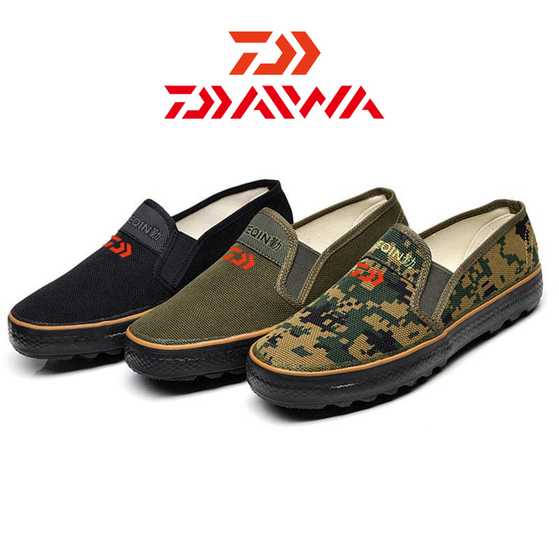 2020 Daiwa Men's Outdoor Fishing Wear Shoes Mountaineering Non-slip Camouflage Shoes Anti-static Waterproof Daiwa Fishing Shoes