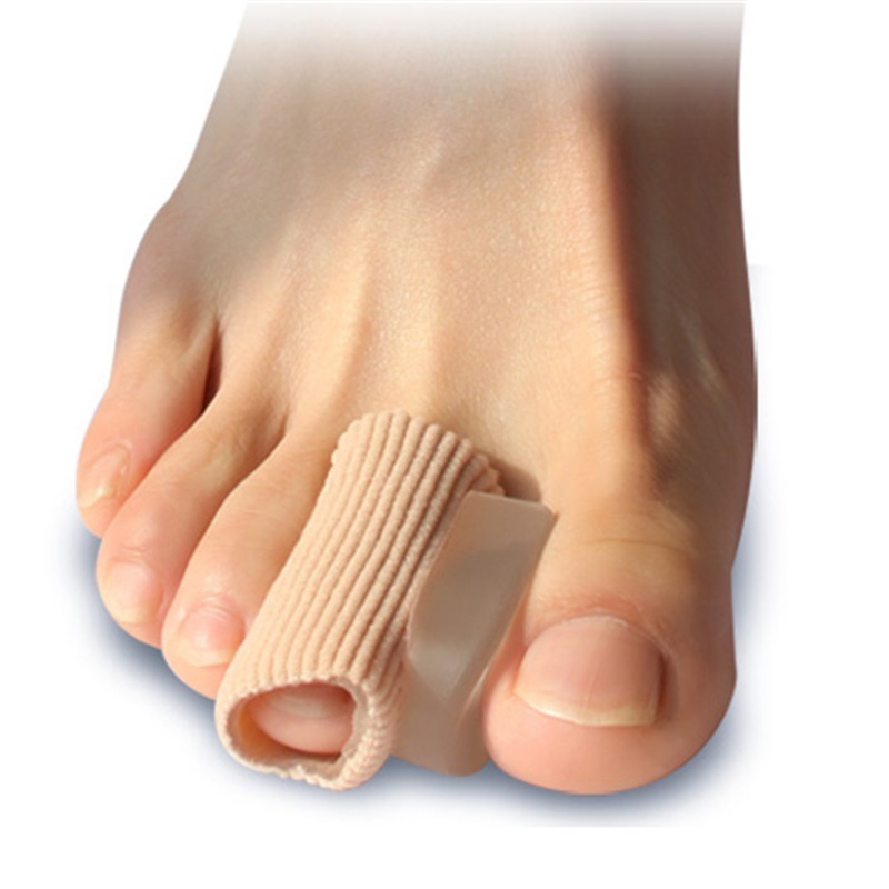 1 pcs Toe Separator Corrector Hallux Valgus Straightener Orthodontic Toe Braces Silicone Toe Foot Cover Care Tool 2020 New