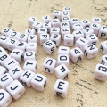 Single English U Printing Acrylic Letter Beads Cube 10*10MM Square Plastic Alphabet Jewelry Ornament Lucite Spacer Beads 550pcs
