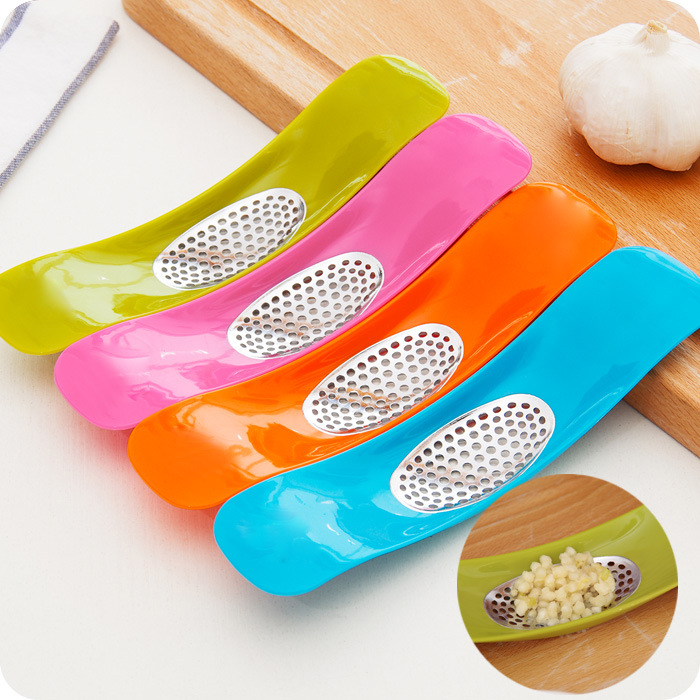 New Arrived Convient Cooking Tools Novelty Kitchen Garlic Press