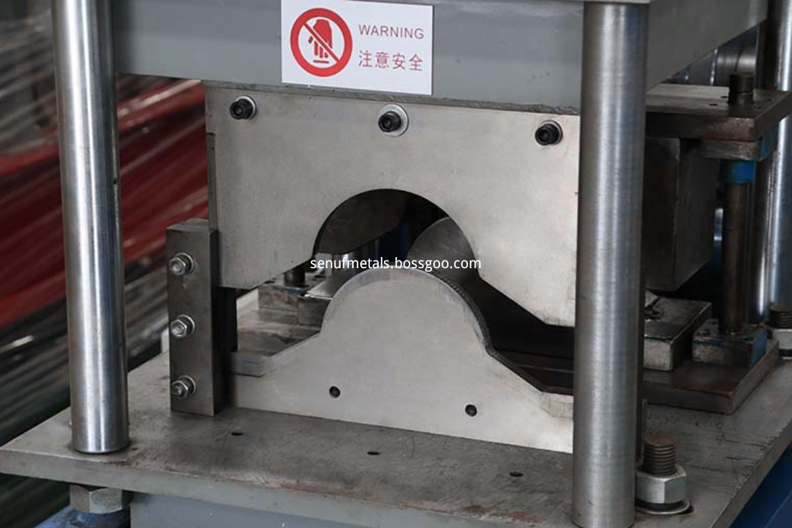 Aluminium roof ridge cap roll former equipment (7)