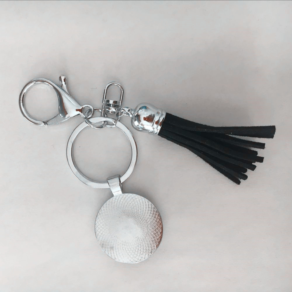 Fun Ice Hockey Players Pattern Exquisite Keyring Retro Outdoor Field Sport Series Glass Time Gem Black Tassel Key Chains