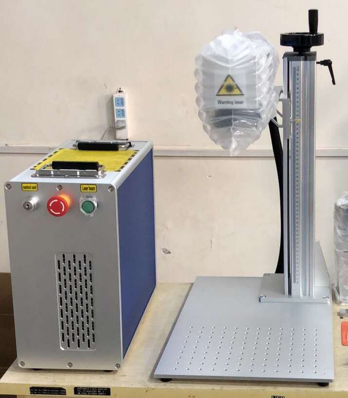30W MAX Raycus and JPT fiber laser marking machine metal engraving machine with 200*200mm working table