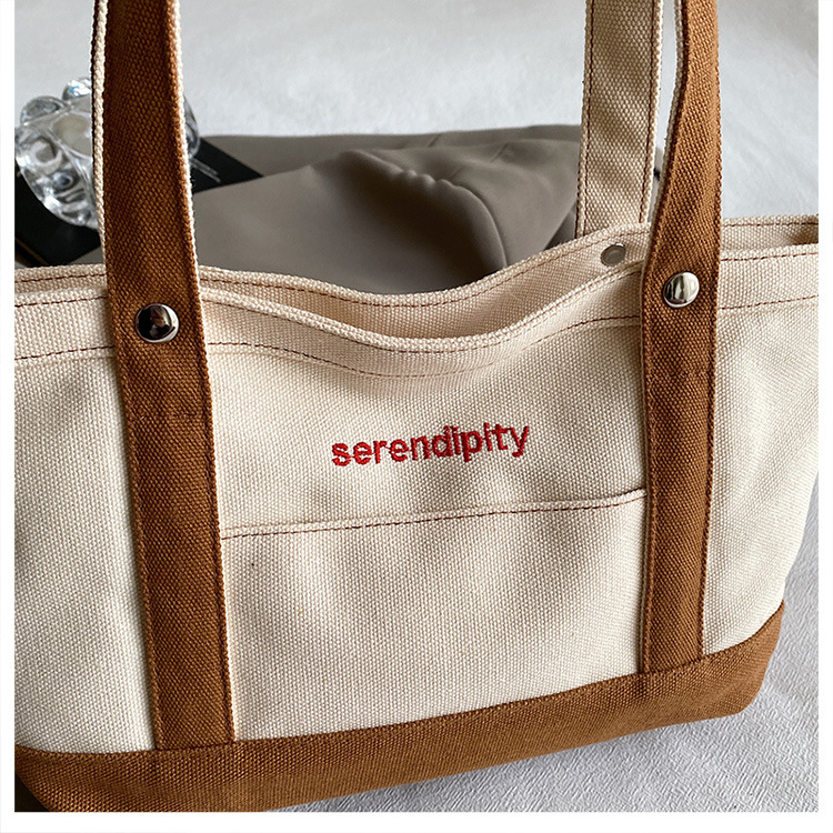 medium tote bag with zipper