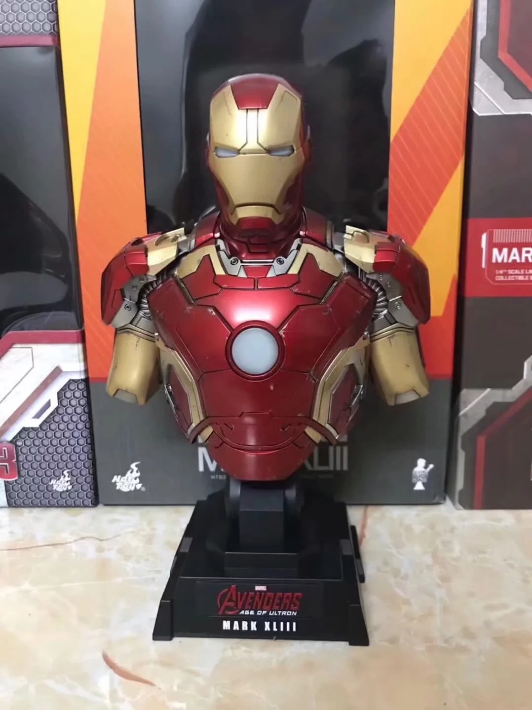 Marvel Iron Man Mark XLIII 43 Bust Pre-painted Model Kit with LED Light PVC Action Figure Model Toy