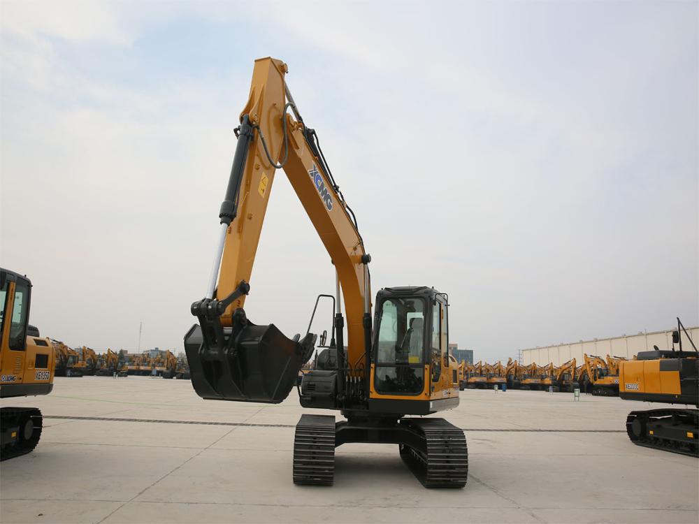 20ton crawler excavator XE200C with rock breaker