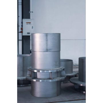 Cylinder section of large industrial pressure vessels