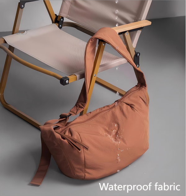 Lightweight and waterproof women's crossbody bag