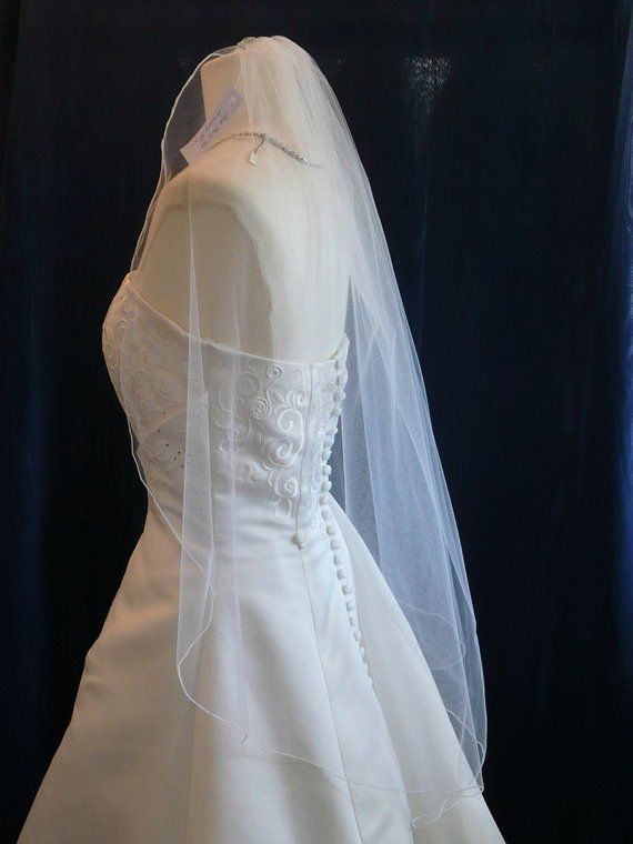 Bridal Veil Wedding Veil Fingertip Length Angel Cut with Delicate Pencil Edge