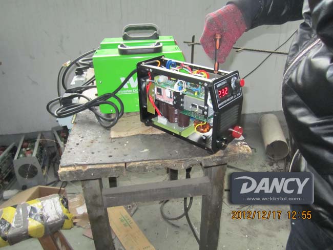 MMA250 IGBT inverter welder with display