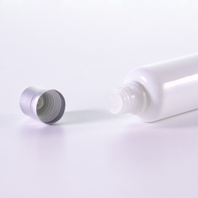 Round Shoulder Shaped Lotion Bottle With Sliver Cap3 Jpg