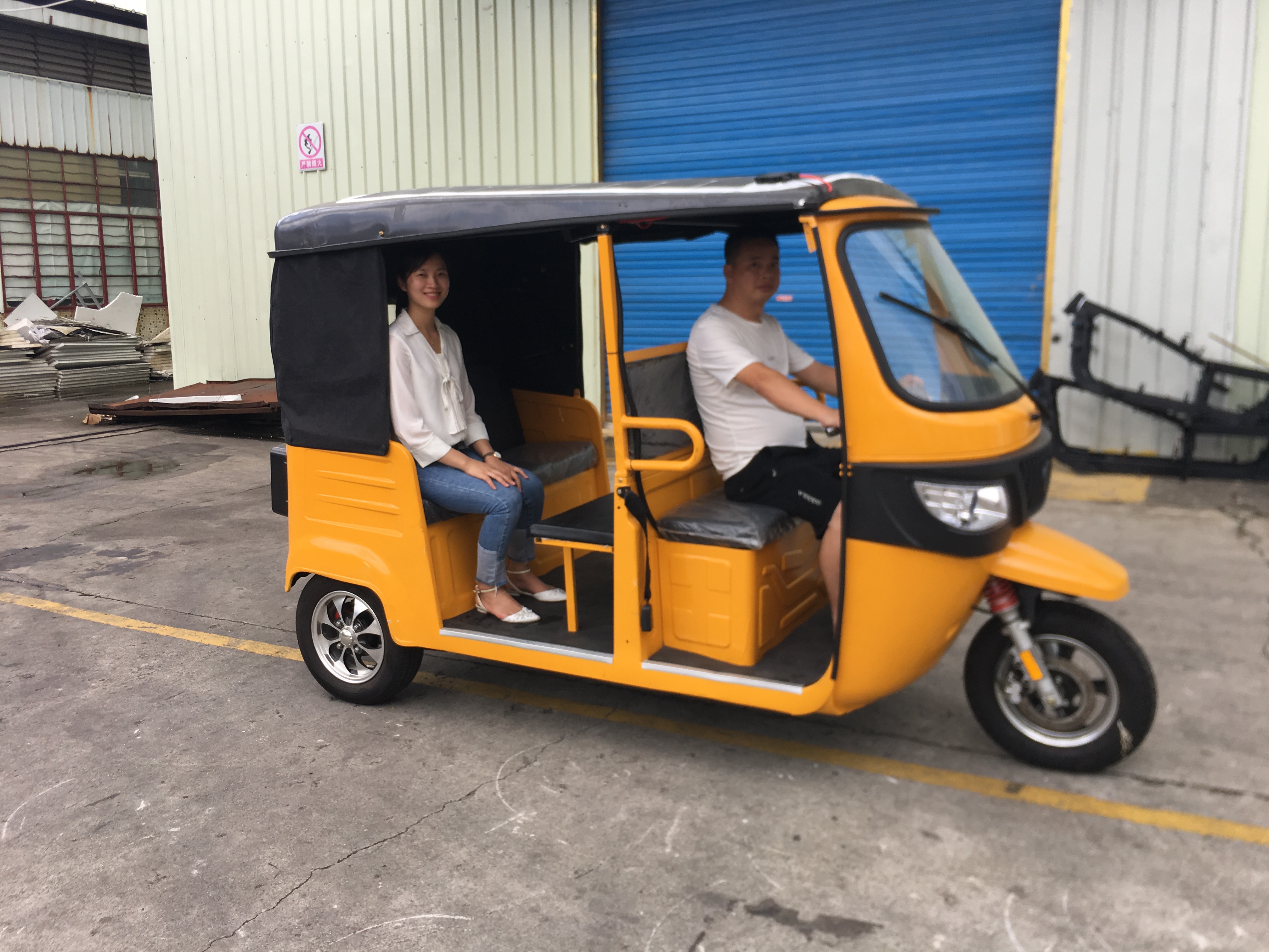 Electric Three Wheels Cargo Bike 4 Persons Passenger Tricycle Tuk Tuk Car Gasoline With Battery