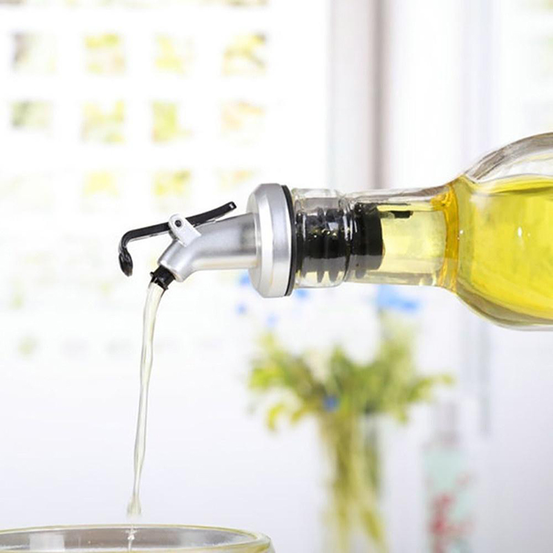 Olive Oil Sprayer Liquor Dispenser Wine Pourers Flip Top Stopper Kitchen Tools Oil Bottle Leakproof