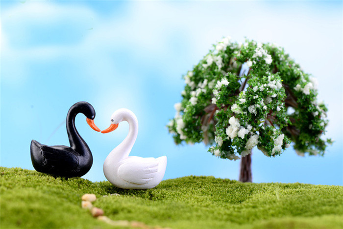 2pc/lot Black White Swan Figurine Decoration Mini Fairy Garden Animals Statue Miniature Home Desk Ornaments Resin Craft